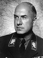 SS-Gruppenführer Paul Hausser nosi obilježja čina prije 1942.
