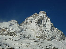 Vue de la tête du Lion (à gauche) avec le Cervin (à droite).