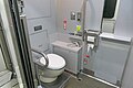 新設されたトイレの内部 （モハ208-2138）