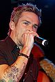 Mark McGrath interprète Martin Brody.