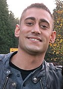 Michael Socha interprète Will Scarlet / Valet de Cœur.