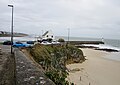 La pointe du Grand Large et, juste derrière elle et en partie masquée, la jetée du Raoulic.