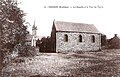 La chapelle Sainte-Reine (après sa reconstruction dans le bourg) et la tour de l'église paroissiale vers 1925 (carte postale)