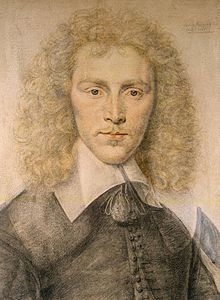 Portrait d'un jeune homme aux cheveux blonds.