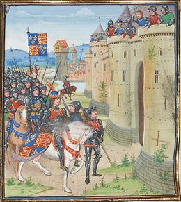 Miniature d'Édouard III à cheval, devant les remparts d'une ville. Son armée est derrière lui tandis que quelques hommes en armure sont sur le rempart.