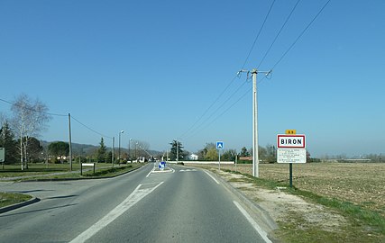 Entrée dans Biron.