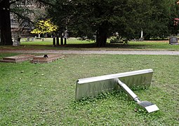 Eternity Now, Sylvie Fleury. 2016, dans le cadre de Open End, Cimetière des Rois, Genève