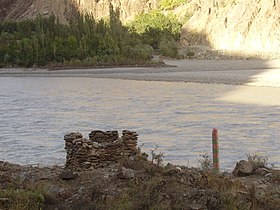 Le Piandj, fleuve séparant les deux états.