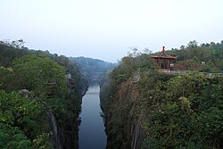 天生橋景区を流れる臙脂河