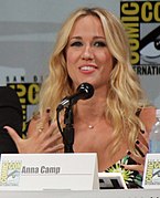 Anna Camp dans le rôle de Sarah Newlin