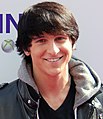 Mitchel Musso interprète Oliver Oken.