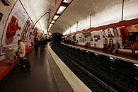 Line 4 platforms at Saint-Michel