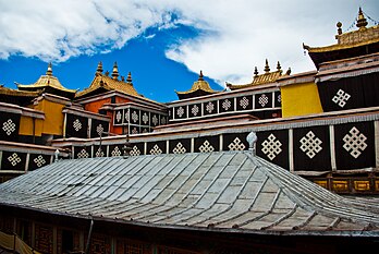 Les toits du palais du Potala à Lhassa (Tibet). (définition réelle 3 872 × 2 592*)