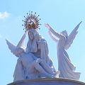Estatua coronada de la Santísima Virgen, España