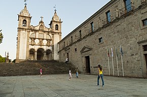 Igreja e antigo mosteiro (pousada)