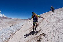 Nico Valsesia durant son record d'ascension de l'Aconcagua en duathlon en 2015.