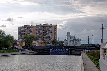 Кутум на Красной набережной. Вид на Коммерческий мост (Адмиралтейская улица), Дворец бракосочетания