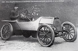 Ettore Bugatti et sa première Bugatti Type 10 en 1909