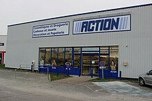 Magasin Action de Bernay, un panneau indique quelques familles de produits.