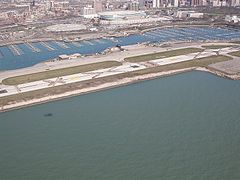 Vue générale de l'unique piste de Meigs Field après sa destruction.