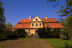 Old manor house in Mikolin