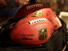 Description de l'image NFL Footballs (8449743770).jpg.