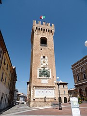 Tour civique de la Place Leopardi