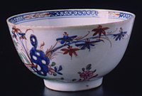 Tea bowl, c. 1770, Redgrave type, combining underglaze blue with overglaze decoration, and touches of gilding