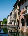 Palazzi lungo il primo tratto del canale