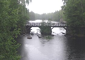 Le pont sous la pluie.