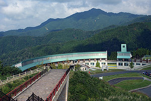 全景、背景は陣鉢山