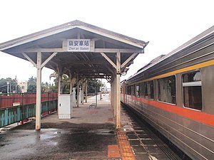 Zhen'an railway station platform