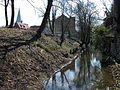 Der Neustadtmühlengraben zwischen Echternstraße (links) und Wilhelmitorwall (rechts) in Blickrichtung Süden. Links im Hintergrund ist der Turm der Michaeliskirche sichtbar.