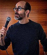 Brian Huskey interprète Chet