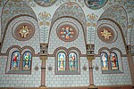 Intérieur de la chapelle, vitraux, oculi, lunettes.