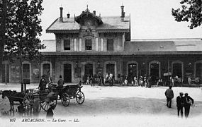 Le parvis de la gare vers 1900.