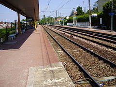 Quais de la gare (à gauche, celui pour Paris.