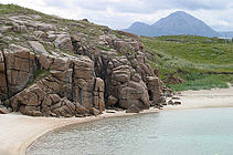 La spiaggia di Gabhla (nota come Trá an Bháid), con i monti Gaoth Dobhair ed Errigal sullo sfondo.