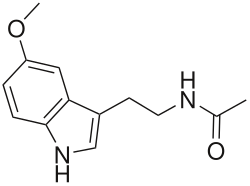 Melatoniinin kemiallinen 2D-rakenne.