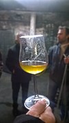 Vino naranja, elaborado a partir de uvas blancas con sus hollejos