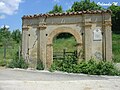 La porte d'entrée d'un ancien château de Teana