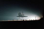 STS-101 landing at the Shuttle Landing Facility, 29 May 2000.