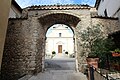 Porta al Borgo e la chiesa di Santa Maria Assunta