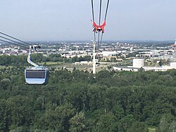 Le Téléo survole la Garonne à l'approche de la station Oncopole - Lise Enjalbert en 2022.