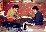 Jóvenes monjes imprimiendo escrituras. Monasterio Sera, 1993.