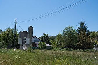 Споменик за основањето на бригадата во селото