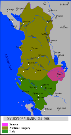 Albania after fragmentation in 1916. The lower green area indicates the Italian protectorate as of summer 1917. In autumn 1918, it was enlarged to encompass the former Austro-Hungarian area.