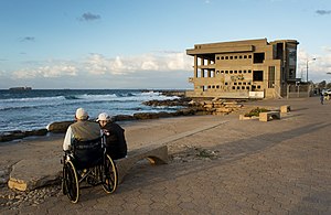 שלד הבטון של קזינו בת גלים, מבנה בשכונת בת גלים בחיפה.