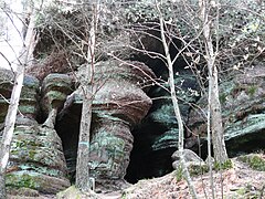 La Roche des Fées (en allemand Hexenfelsen) - altitude : 777 mètres.