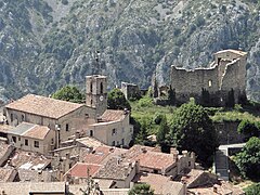 Église Saint-Pierre et Château de Gréolières